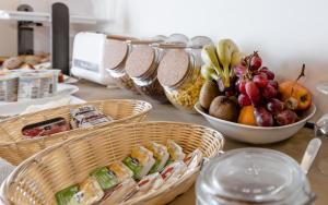 Comida na casa de hóspedes ou em algum lugar perto