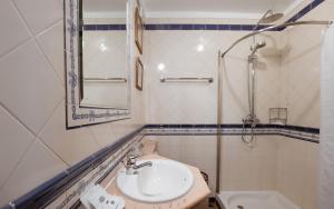 Um banheiro em Casa de S. Thiago de Obidos