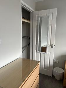 Baðherbergi á Impeccable 1-Bed Apartment in Ulverston