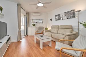 Μια τηλεόραση ή/και κέντρο ψυχαγωγίας στο Apartamento Sol y Playa A83