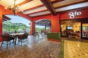 A restaurant or other place to eat at Marriott Vacation Club at Los Sueños