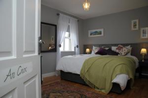 Postelja oz. postelje v sobi nastanitve An Riasc B&B