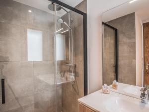 Kúpeľňa v ubytovaní Appartement duplex au centre de Chamonix avec WiFi et parking - FR-1-343-189 + 11 fotografií