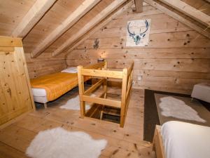 a room with a bed and a desk in a cabin at Chalet Chamonix-Mont-Blanc, 2 pièces, 3 personnes - FR-1-343-215 in Chamonix-Mont-Blanc