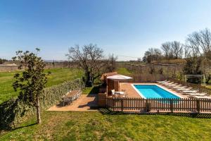Bazén v ubytovaní Can Salvà Casa rural en magnífico entorno natural alebo v jeho blízkosti