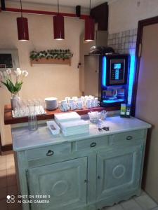 a kitchen with a counter with a microwave on it at Hôtel du tilleul in Corps