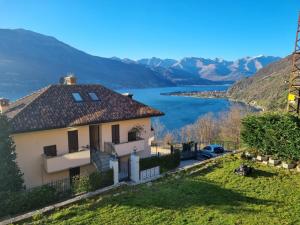 Φωτογραφία από το άλμπουμ του Apartment with garden and terrace beautiful lake view σε Bellano