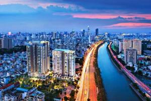 Una vista de una ciudad con un río y edificios. en The Rixx Wonderful Apartment @ D1 Mension/pool/gym, en Ho Chi Minh
