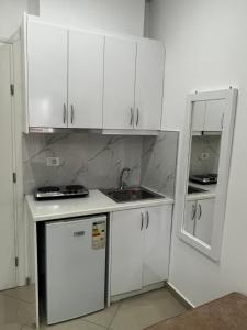 Kuchyň nebo kuchyňský kout v ubytování Seaside Rooms & Apartments Sarande