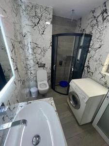Koupelna v ubytování Seaside Rooms & Apartments Sarande