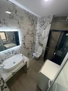 Koupelna v ubytování Seaside Rooms & Apartments Sarande