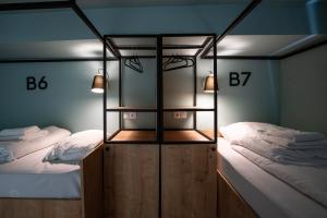 Llit o llits en una habitació de Khada Hostel