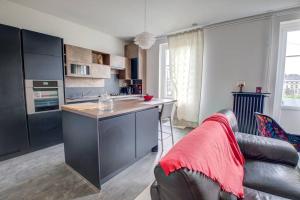 Kuchnia lub aneks kuchenny w obiekcie Le bien-être au cœur de la ville confort & vue