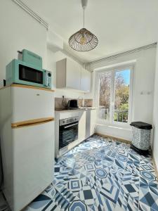 Kuchyňa alebo kuchynka v ubytovaní Le plage de Notre-Dame - Appartement au coeur de la vieille ville