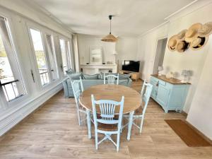 Kuchyňa alebo kuchynka v ubytovaní Le plage de Notre-Dame - Appartement au coeur de la vieille ville