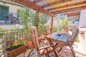 A balcony or terrace at Natasa's cozy house