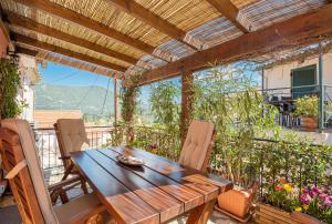 A balcony or terrace at Natasa's cozy house