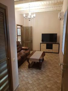 a living room with a couch and a coffee table at Apartamentai, su nemokama vieta automobiliui in Saugos