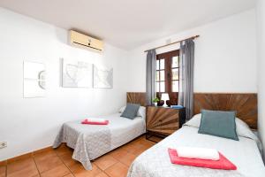 Postel nebo postele na pokoji v ubytování Villa Dorada by Villa Plus + 11 fotografií