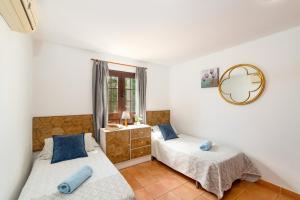 Postel nebo postele na pokoji v ubytování Villa Yaiza by Villa Plus + 11 fotografií