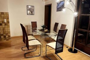 a dining room with a glass table and chairs at Geräumige Ferienwohnung 90 sqm im Erholungsort in Bestwig