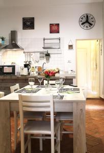 Una cocina o zona de cocina en 50 Passi Colosseo Apartment