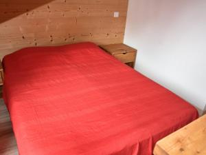 Appartement Pralognan-la-Vanoise, 3 pièces, 4 personnes - FR-1-464-87にあるベッド