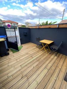 A balcony or terrace at Chez James