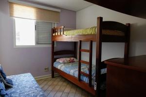 a bedroom with two bunk beds and a window at Condomínio Acqua de Riviera - Módulo 3 in Riviera de São Lourenço +19 photos
