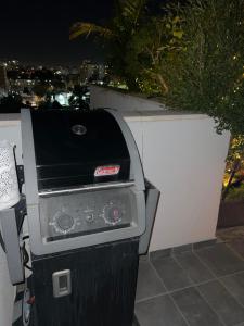 Gambar di galeri bagi Suite and Room in a breathtaking new designed penthouse in SE TLV di Tel Aviv +42 gambar
