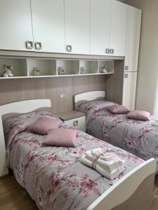 A bed or beds in a room at Casa vacanze l’orchidea