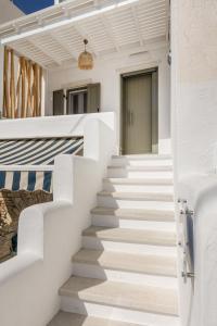 a white staircase leading up to a house at En Lefko boutique house in Naxos Chora