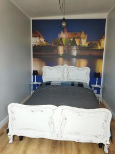 Postel nebo postele na pokoji v ubytování Apartament przy Zamku Krzyżackim