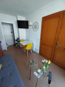 Μια τηλεόραση ή/και κέντρο ψυχαγωγίας στο Apartament Blau Park con piscina comunitaria & aire acondicionado