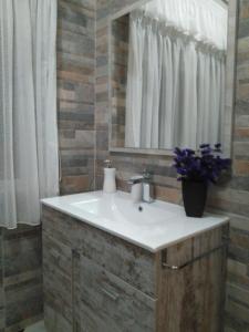 a bathroom with a sink and a mirror at Casa Angelita in Catí