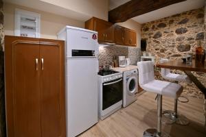 A kitchen or kitchenette at Metochi Seaview Holiday House