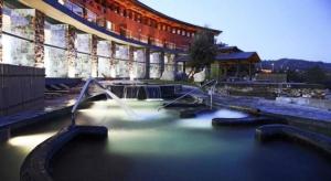 a building with a pool of water in front of it at Casa Loureal Ribeira Sacra Ourense in Ourense