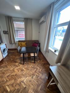 A seating area at Apartment Saborni