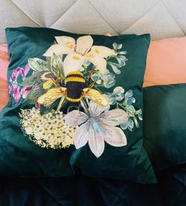 a pillow with a bee on it on a bed at Vintner Suites in Neustadt an der Weinstraße