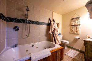 Koupelna v ubytování Clementine's Guest House & Vacation Rentals