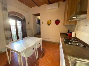 A kitchen or kitchenette at Montagnana Country House