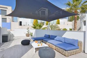 Posedenie v ubytovaní Hillside Luxury Villas by NRAS