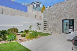 Vonkajšia záhrada v ubytovaní Hillside Luxury Villas by NRAS