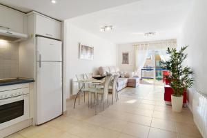 Kuchyň nebo kuchyňský kout v ubytování CB Living - Apartment with roof terrace Aguamarina