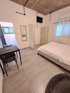 Φωτογραφία από το άλμπουμ του Fellini-Yoga στη Χάιφα