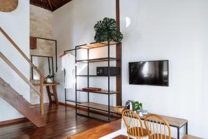 Televiisor ja/või meelelahutuskeskus majutusasutuses Vila Dos Orixás Boutique Hotel