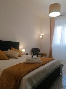 A bed or beds in a room at Vatican Walls Apartment