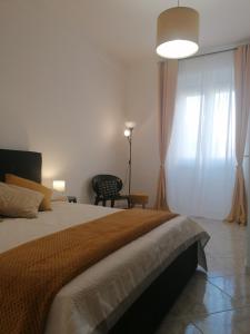 A bed or beds in a room at Vatican Walls Apartment