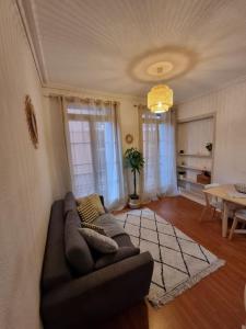 Część wypoczynkowa w obiekcie Le Dalí-Duplex au pied de Castillet