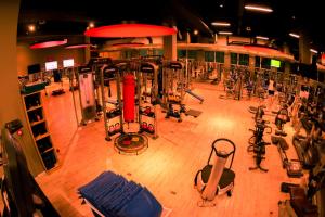 Fitness centrum a/nebo fitness zařízení v ubytování Golden Tulip São José dos Campos